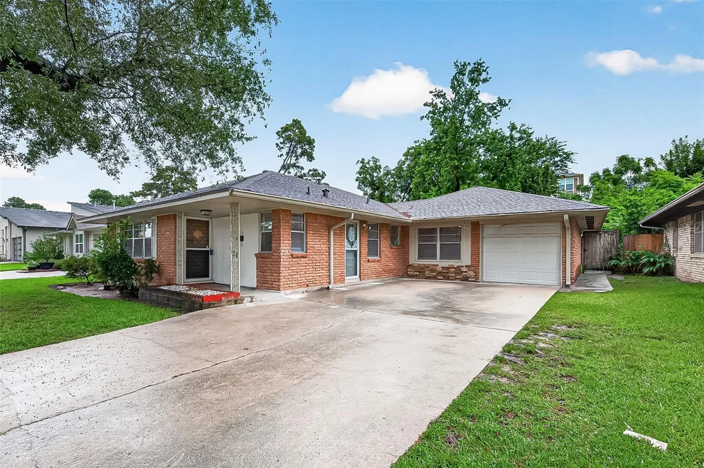 Unit for sale at 5211 Lamonte Lane, Houston, TX 77092