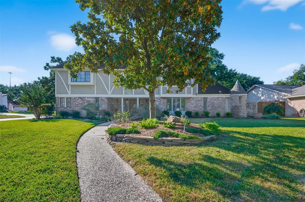 Unit for sale at 15301 Ashburton Drive, Jersey Village, TX 77040
