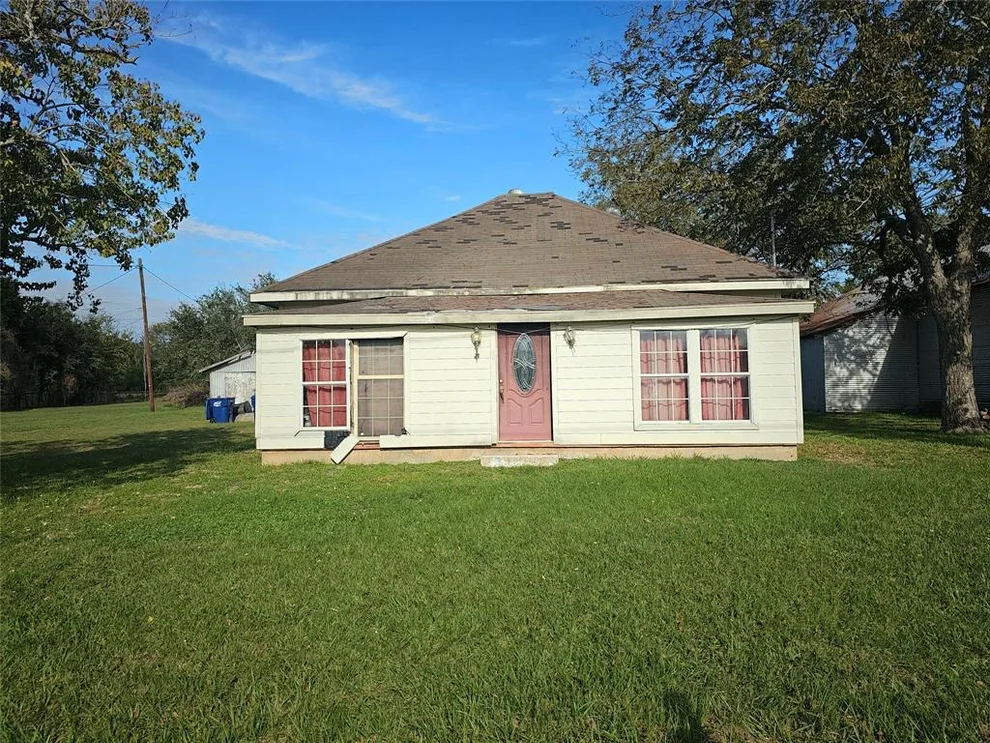 Unit for sale at 422 W Main Street, Eagle Lake, TX 77434