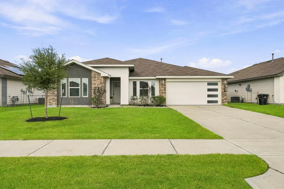 Unit for sale at 6827 Dell Vista Drive, Rosenberg, TX 77469