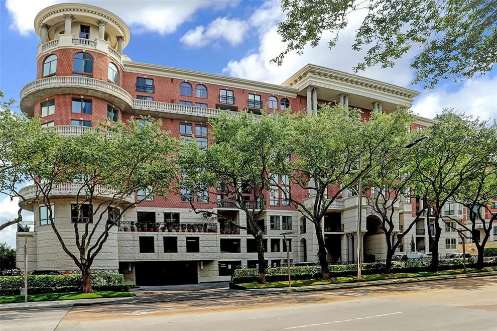 Unit for sale at 3030 Post Oak Boulevard, Houston, TX 77056
