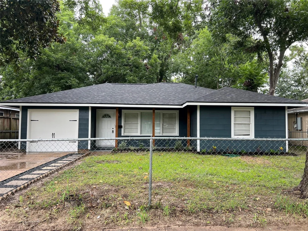 Unit for sale at 1016 W Snyderst, Alvin, TX 77511