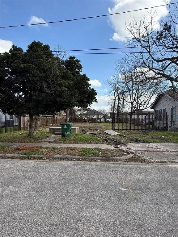 Unit for sale at 1902 Chew Street, Houston, TX 77020