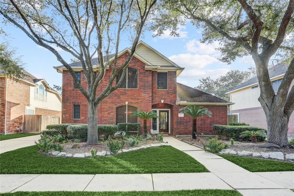 Unit for sale at 2807 Red Oak Lane, Pearland, TX 77584