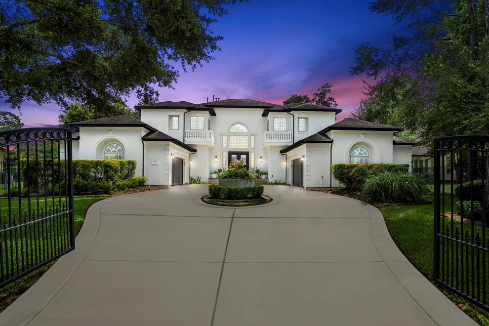 Unit for sale at 7 Chivary Oaks Court, The Woodlands, TX 77382