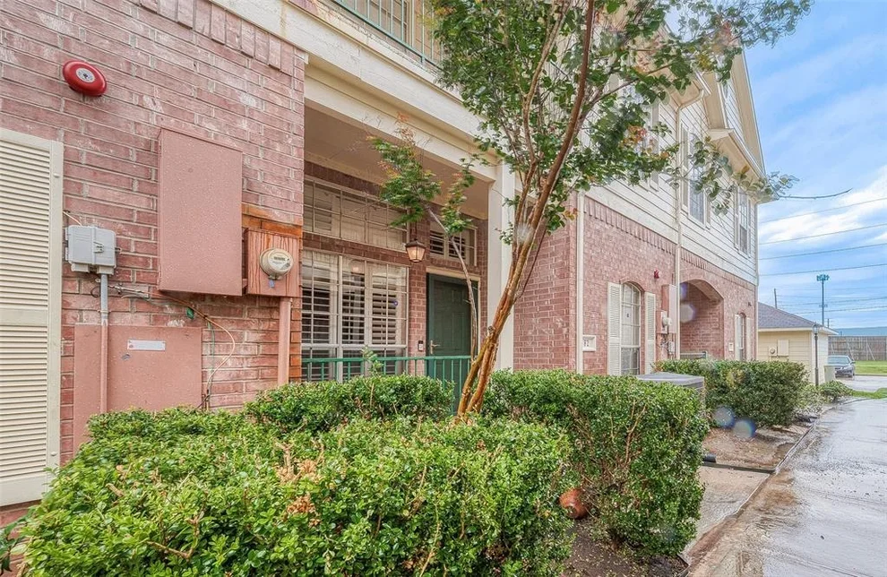 Unit for sale at 2710 Grants Lake Boulevard, Sugar Land, TX 77479