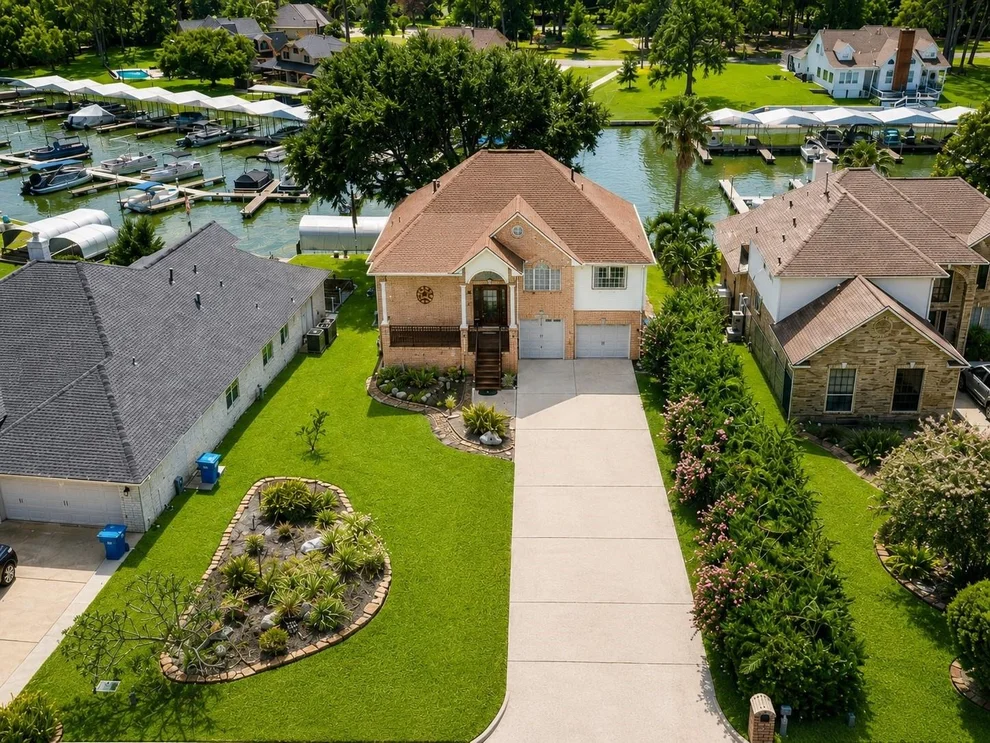 Unit for sale at 12498 Lake Vista Drive, Willis, TX 77318