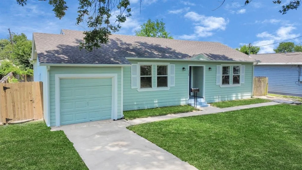 Unit for sale at 129 E 6th Street, Deer Park, TX 77536