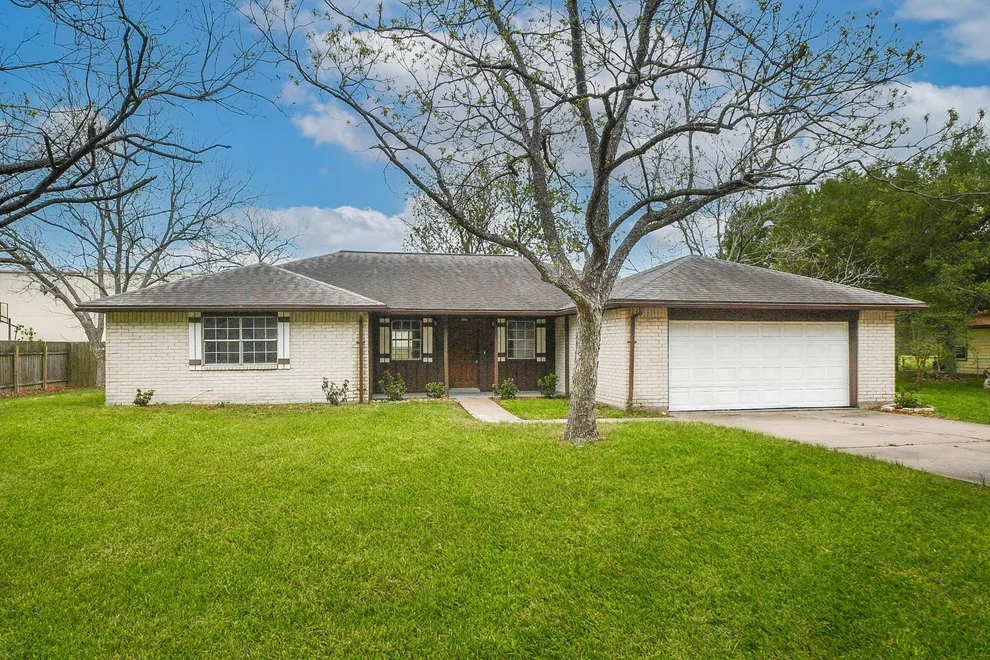 Unit for sale at 208 Willow Street, Sealy, TX 77474