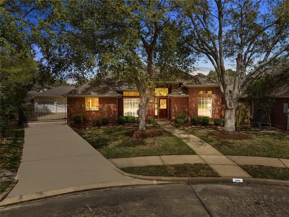 Unit for sale at 2032 Lodge Crest Court, League City, TX 77573