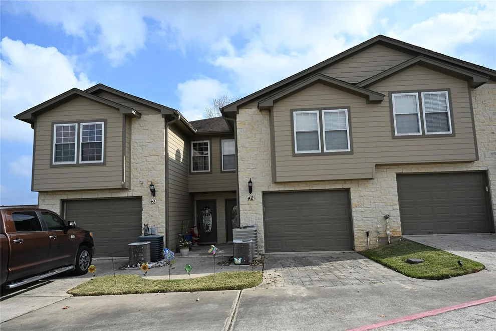 Unit for sale at 17570 Highway 105 W, Montgomery, TX 77356