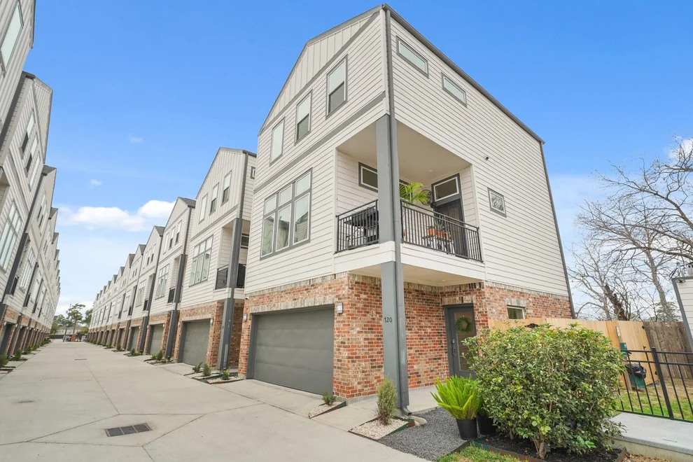 Unit for sale at 720 W Donovan Street, Houston, TX 77091