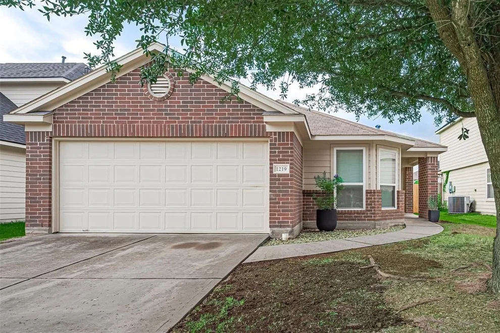 Unit for sale at 1219 Newsome Glenn Drive, Houston, TX 77090