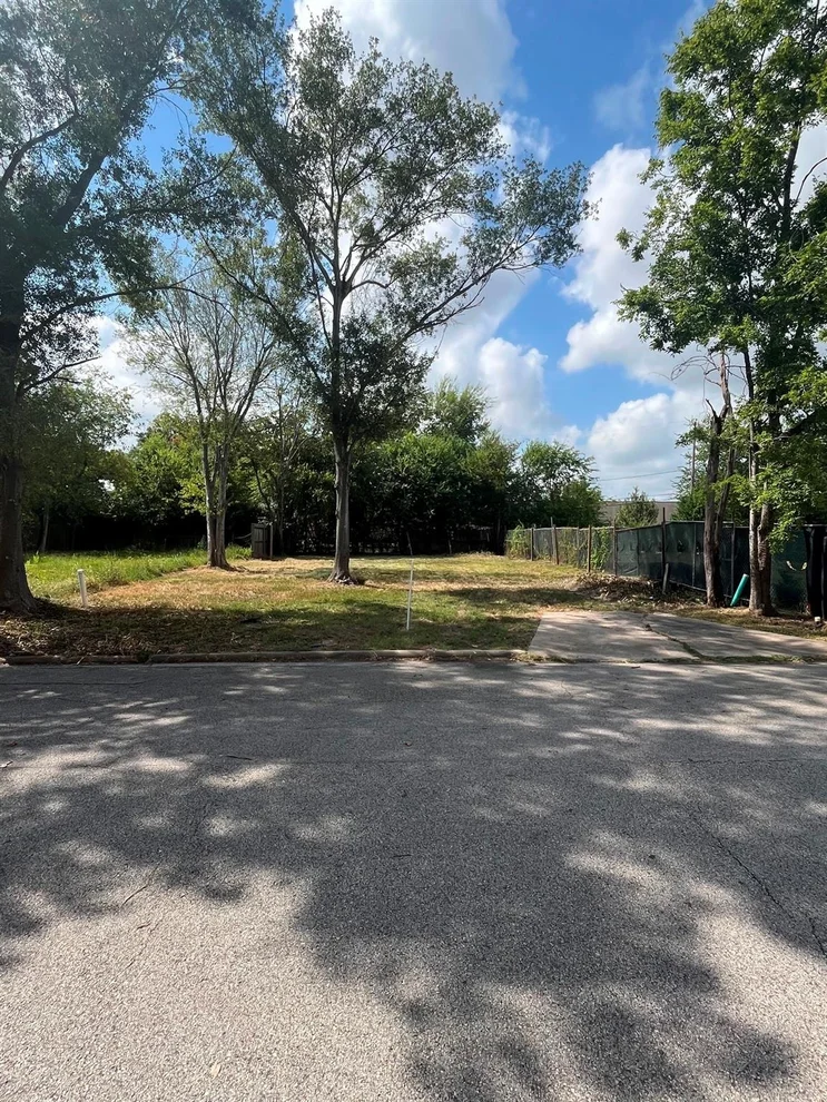 Unit for sale at 4305 Lafayette Street, Bellaire, TX 77401