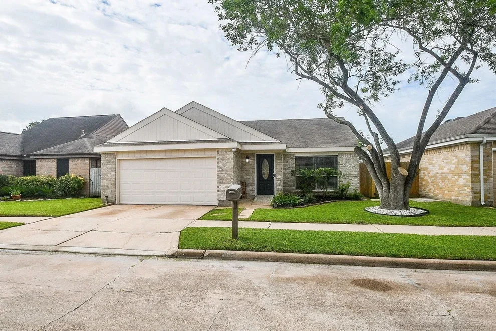 Unit for sale at 13507 Dripping Springs Drive, Houston, TX 77083