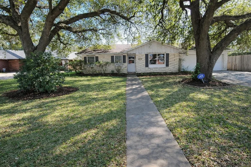 Unit for sale at 705 Inwood Drive, Baytown, TX 77521