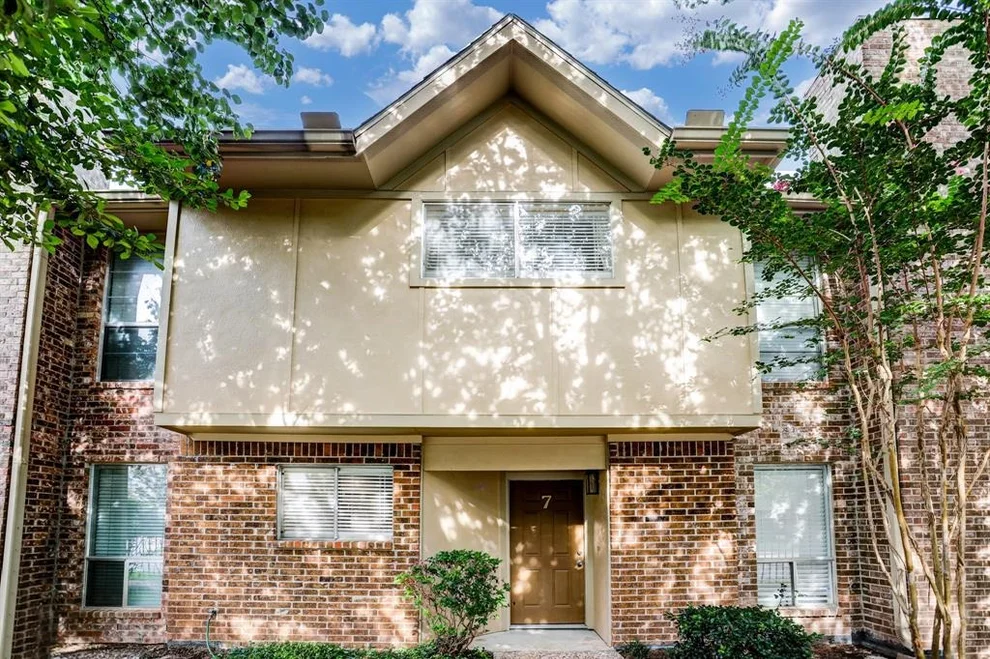Unit for sale at 2501 Bering Drive, Houston, TX 77057