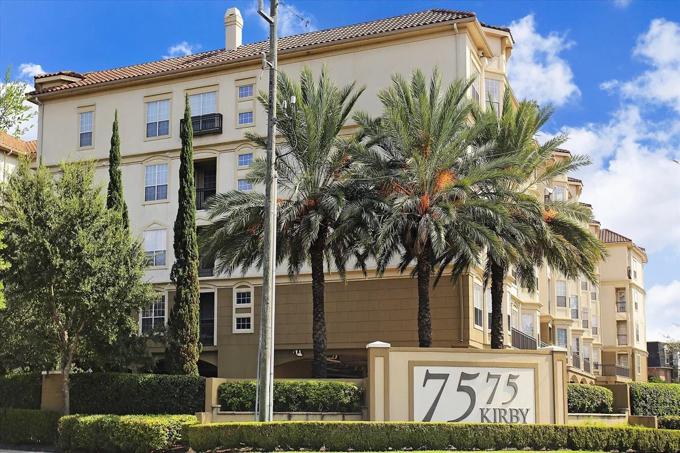 Unit for sale at 7575 Kirby Drive, Houston, TX 77030