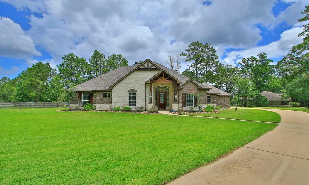 Unit for sale at 28054 Chuckwagon Trail, Magnolia, TX 77355