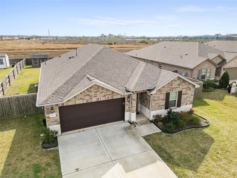 Unit for sale at 9913 Hermann Trace, Texas City, TX 77591