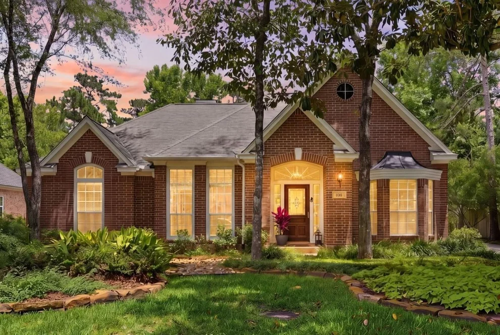 Unit for sale at 103 Quiet Oak Circle, The Woodlands, TX 77381