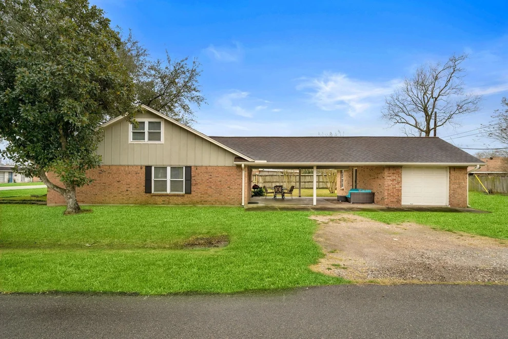 Unit for sale at 702 S 2nd Street, La Porte, TX 77571