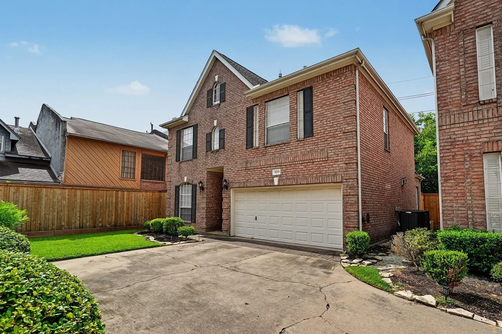 Unit for sale at 3015 Avalon Terrace, Houston, TX 77057
