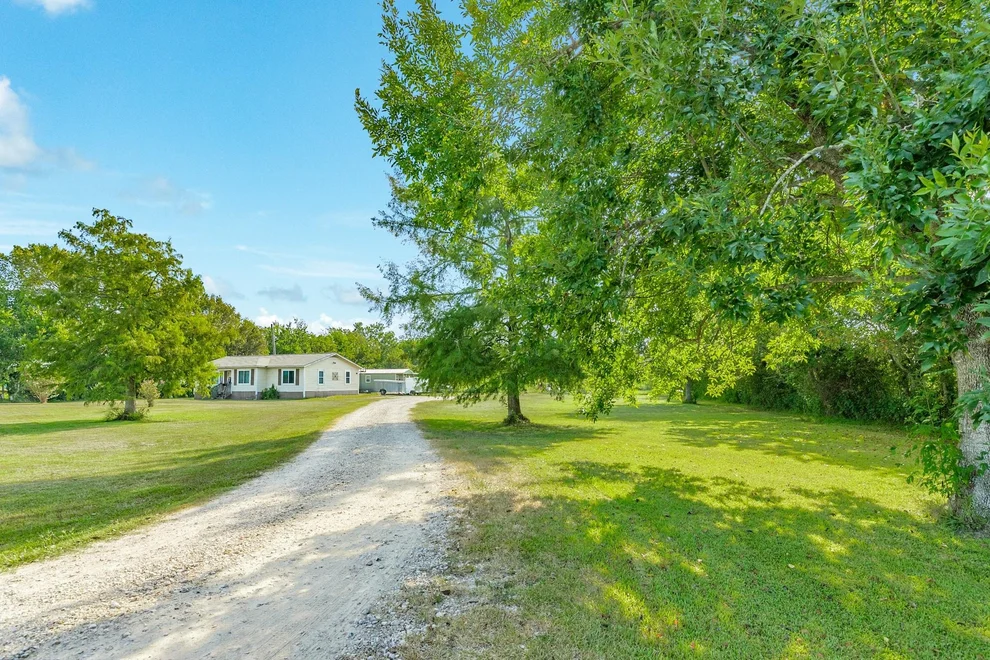 Unit for sale at 302 Britt Bailey Blvd, Angleton, TX 77515