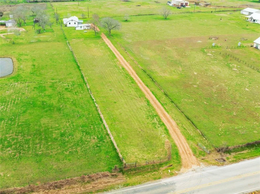 Unit for sale at 1473 Fm 530, Hallettsville, TX 77964