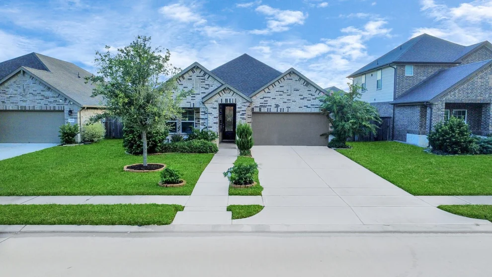 Unit for sale at 1967 Matilda Gardens Lane, Pearland, TX 77089