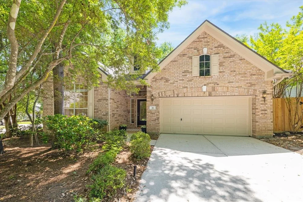 Unit for sale at 18 Robindale Circle, Conroe, TX 77384