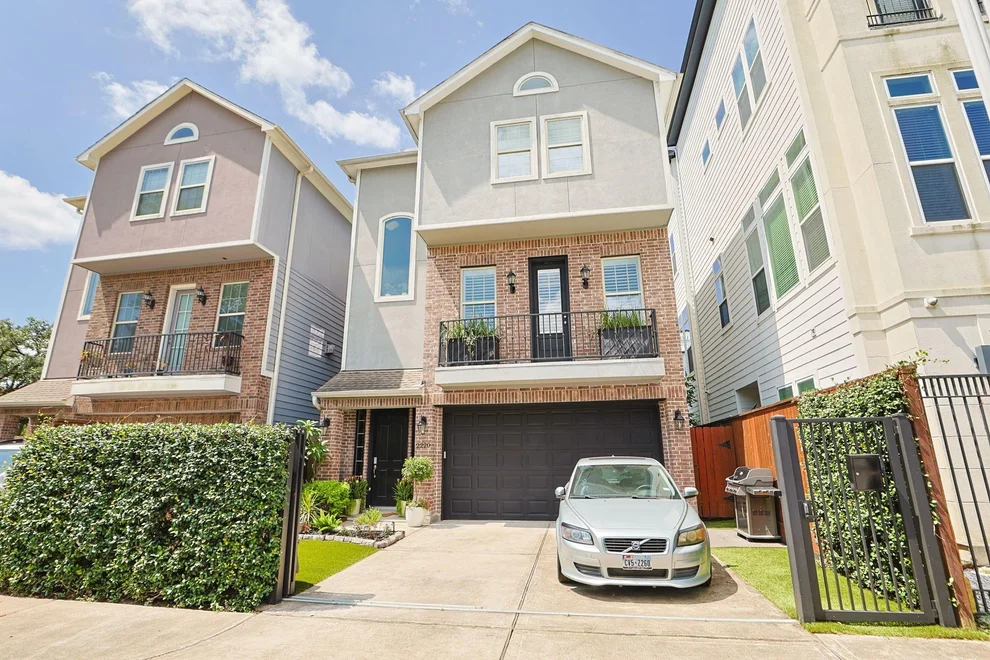 Unit for sale at 2220 Stuart Street, Houston, TX 77004