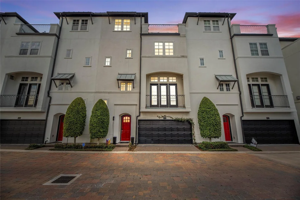 Unit for sale at 8928 Lakeshore Bend Drive, Houston, TX 77080