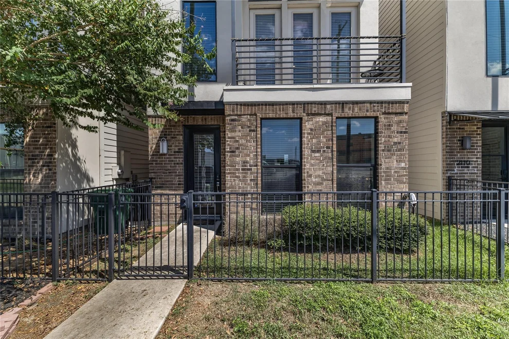 Unit for sale at 2114 Sabine Street, Houston, TX 77007