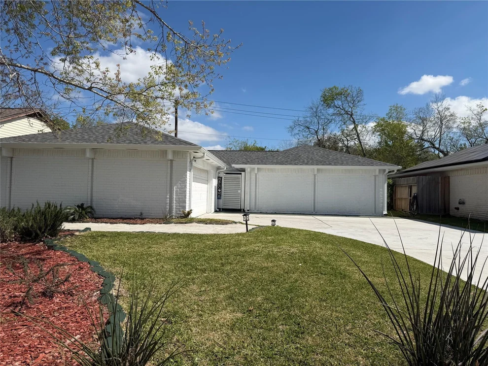 Unit for sale at 2207 Pilgrims Point Drive, Friendswood, TX 77546