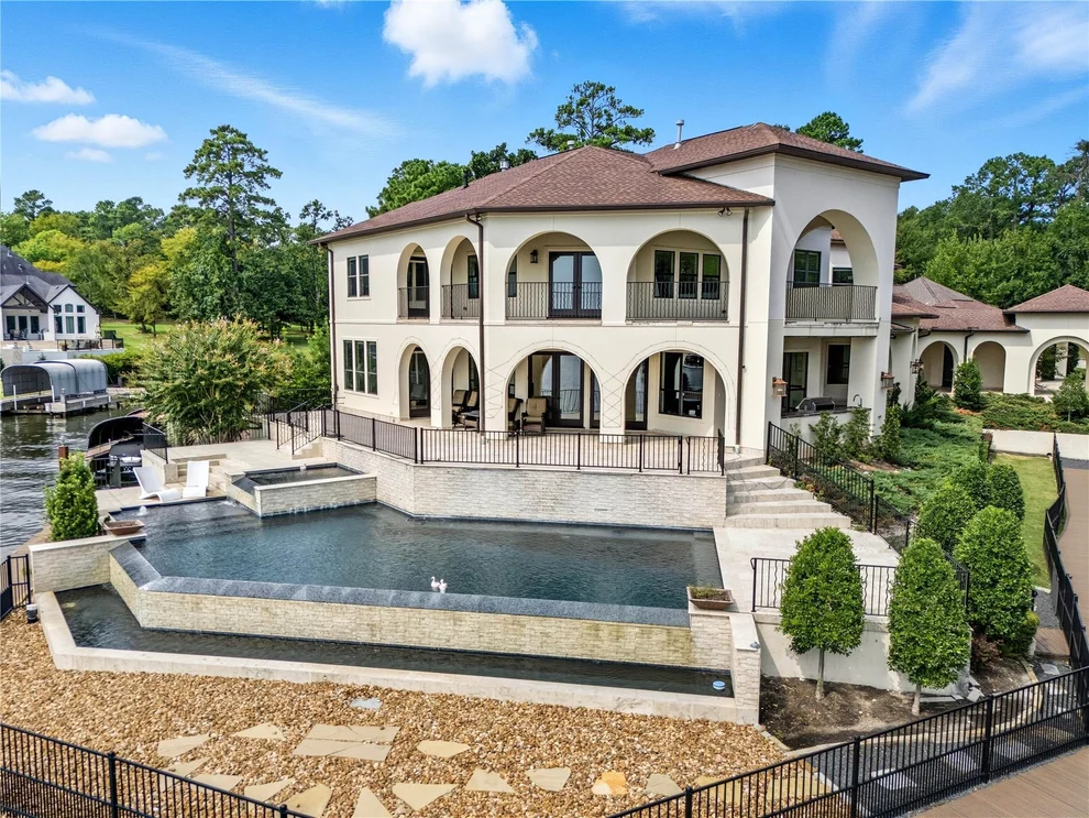 Unit for sale at 186 Bentwater Bay Drive, Montgomery, TX 77356