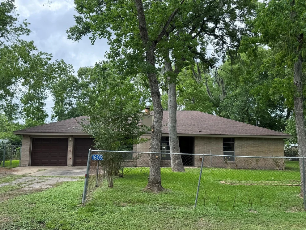 Unit for sale at 1609 Forrest Drive, Wharton, TX 77488