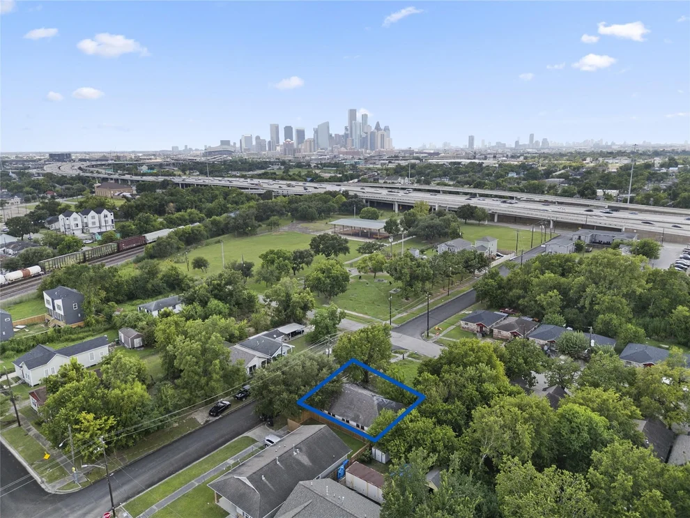 Unit for sale at 3207 Sumpter Street, Houston, TX 77026