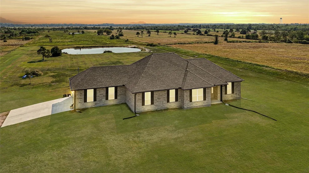 Unit for sale at 2256 W Bayshore Road, Anahuac, TX 77514