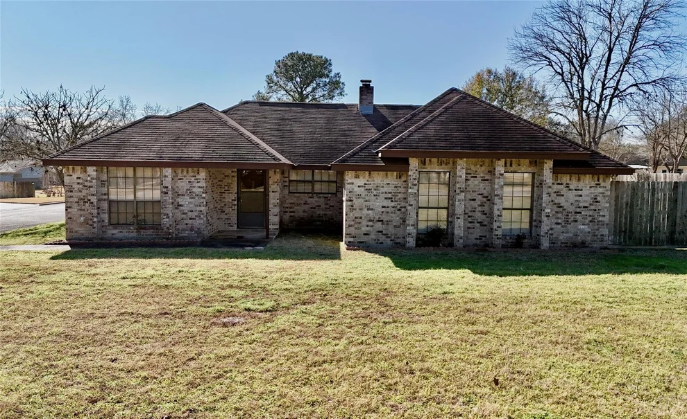 Unit for sale at 510 Russell Court, Hallettsville, TX 77964