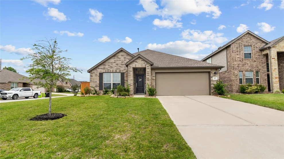 Unit for sale at 303 Stablebrook Street, Magnolia, TX 77354
