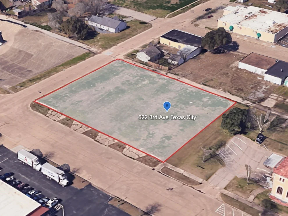 Unit for sale at 622 3rd Avenue N, Texas City, TX 77590