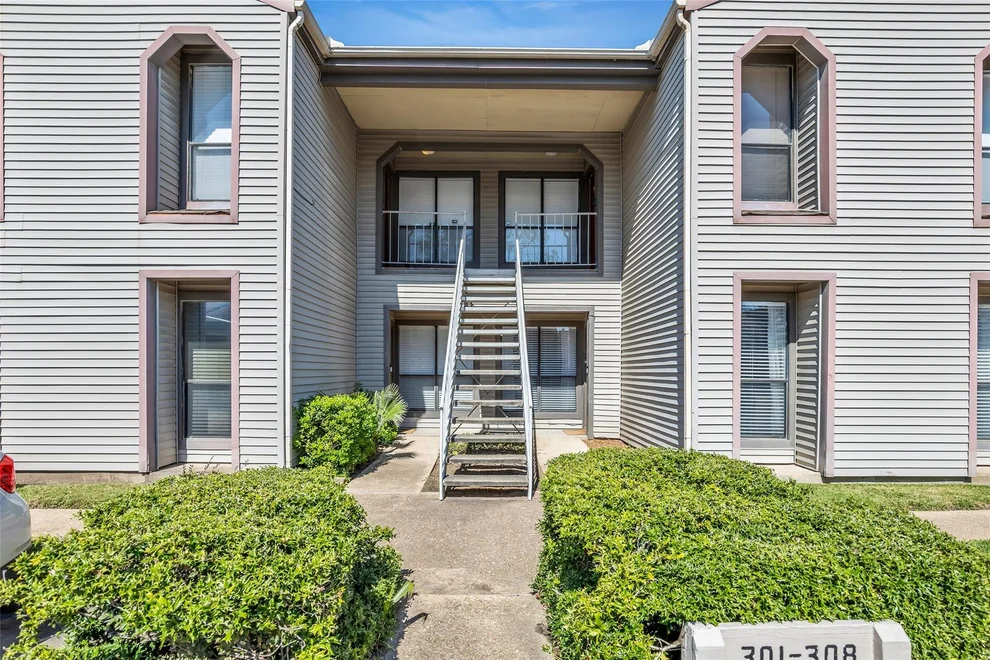 Unit for sale at 2025 Augusta Drive, Houston, TX 77057