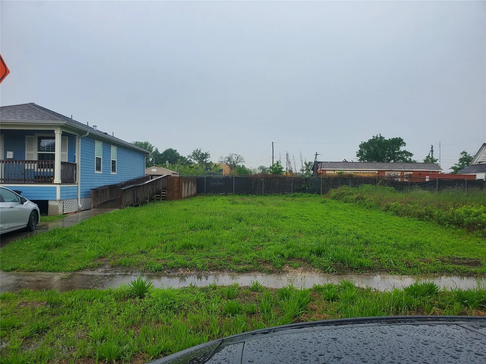 Unit for sale at 2710 Mills Street, Houston, TX 77026