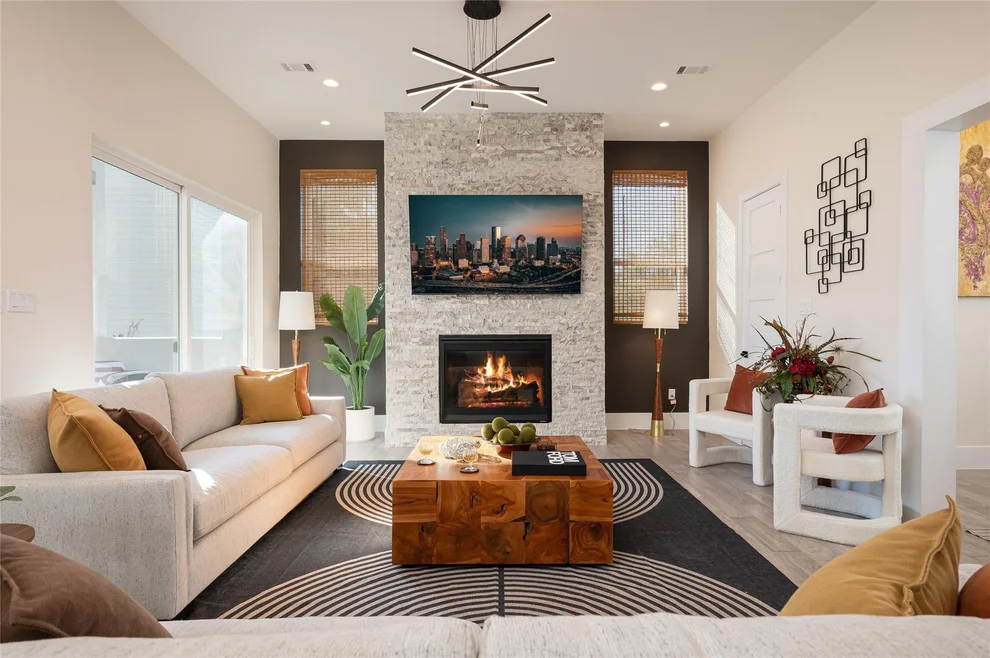 Unit for sale at 913 Thompson Street, Houston, TX 77007