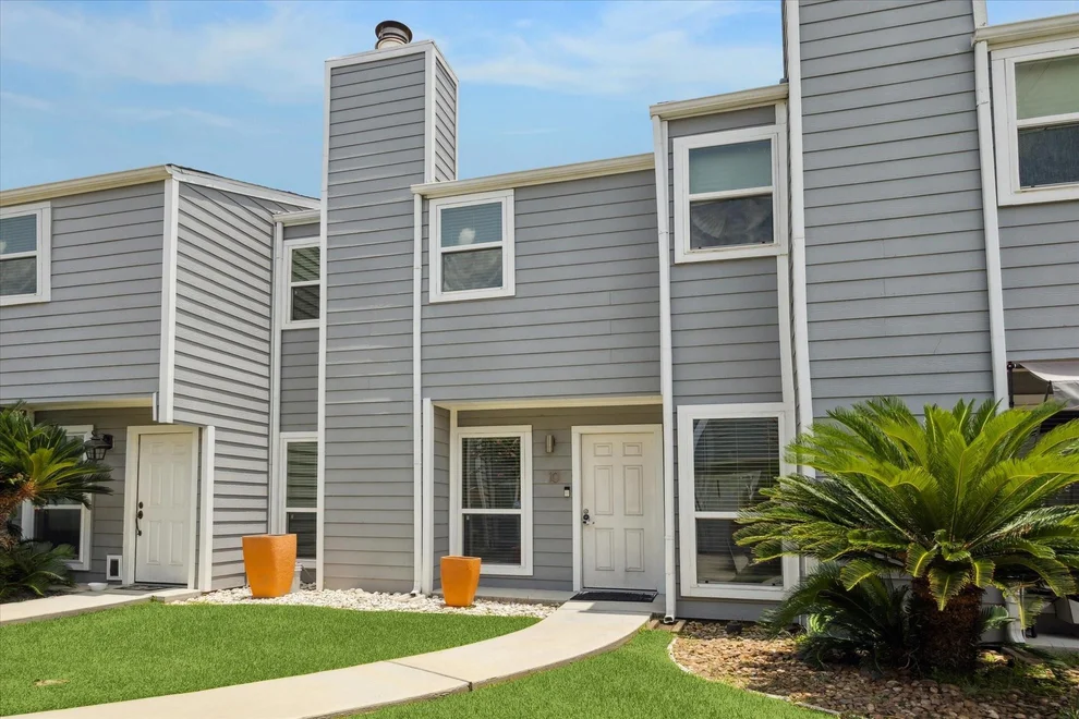 Unit for sale at 5807 Beverlyhill Street, Houston, TX 77057