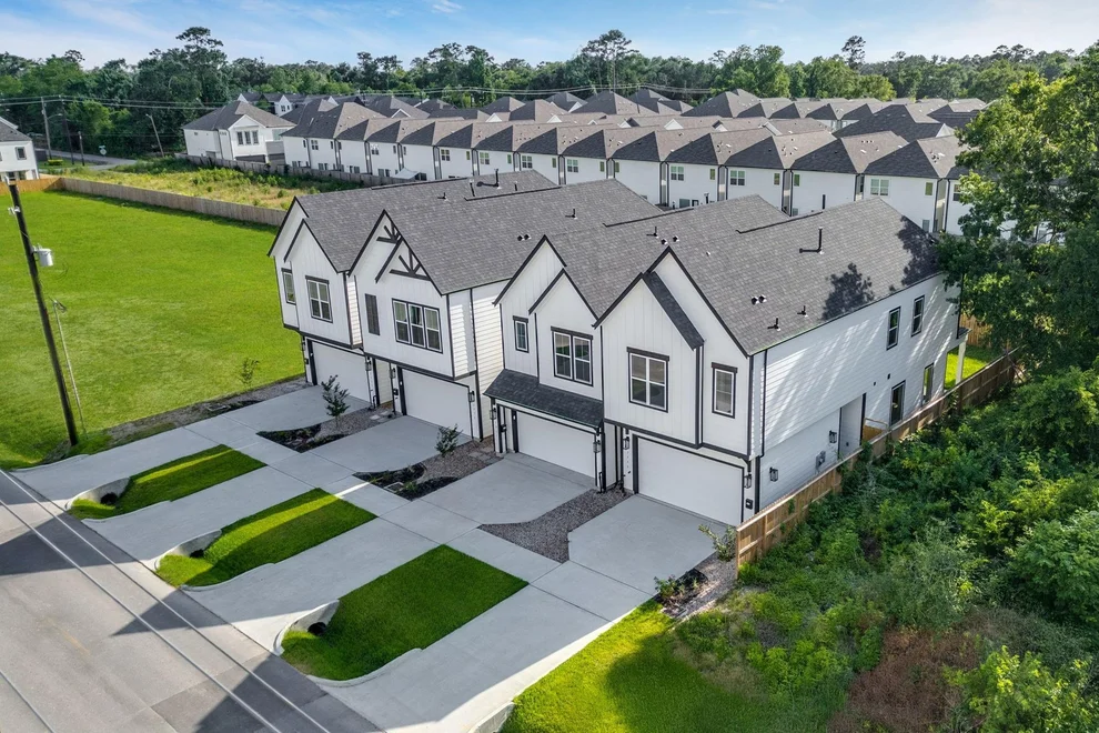 Unit for sale at 5937 Cebra, Houston, TX 77091