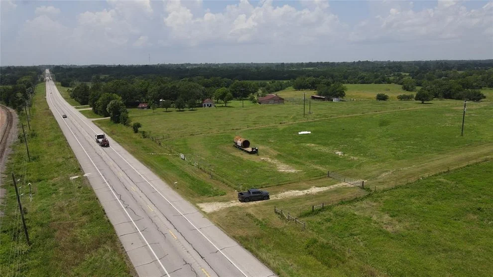 Unit for sale at 25290 Tx-105, Montgomery, TX 77356