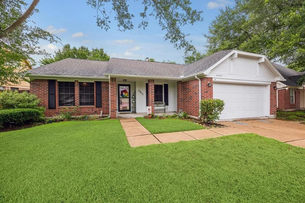 Unit for sale at 4907 Pecan Grove Drive, Pearland, TX 77584