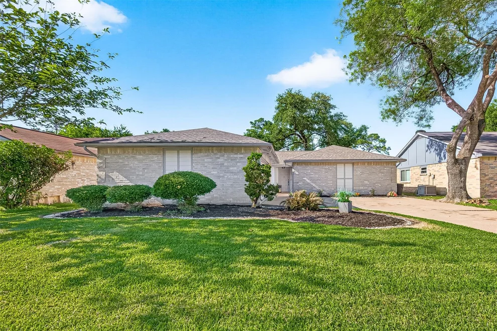 Unit for sale at 13515 Splintered Oak Drive, Houston, TX 77065